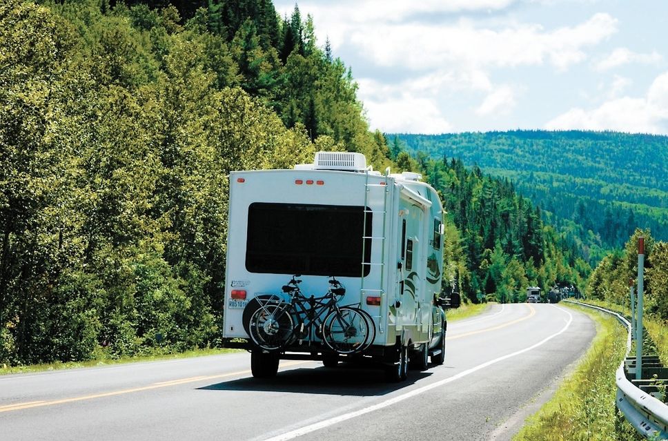 Prudence sur les routes au cours des vacances de la construction