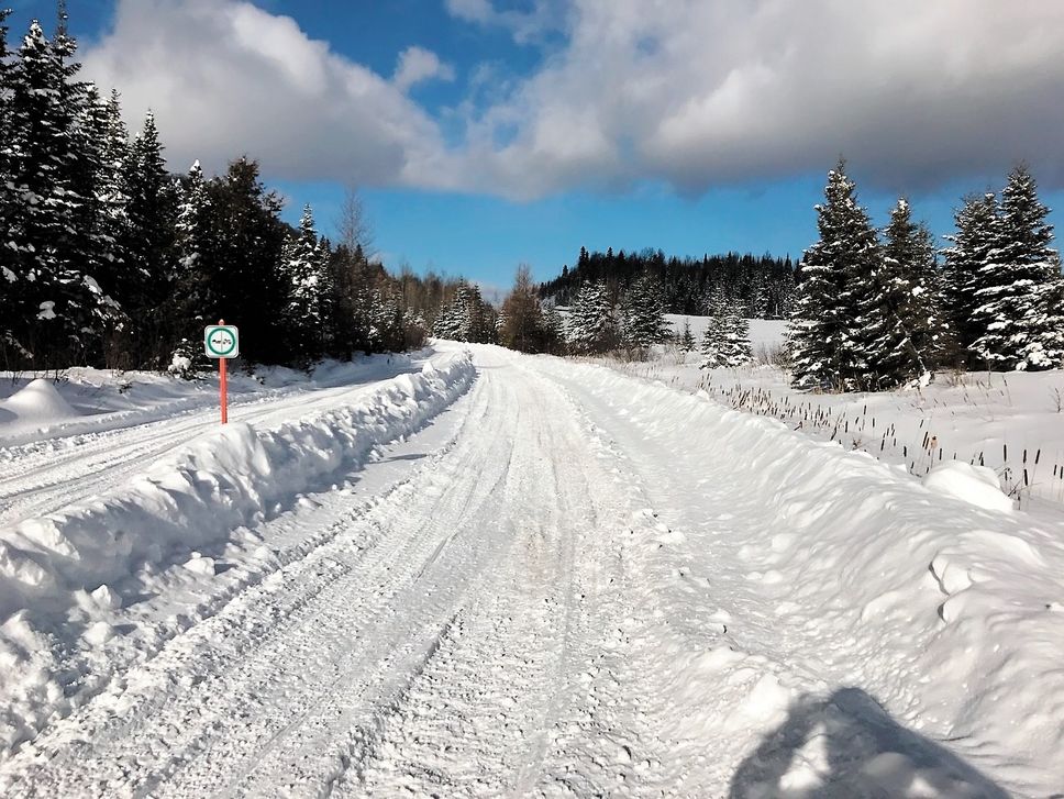 Départager les motoneiges des quads dans les sentiers du Québec