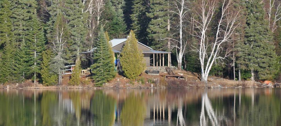 Le propriétaire d'un chalet privé sur une zec peut-il le louer?