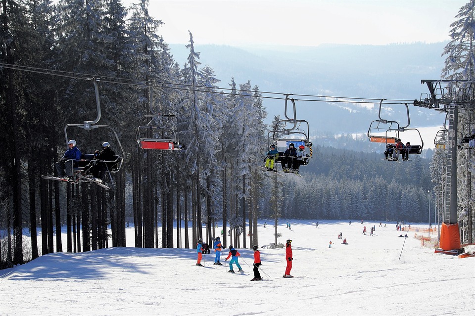 Après deux accidents mortels, les stations de ski lancent un appel à la prudence