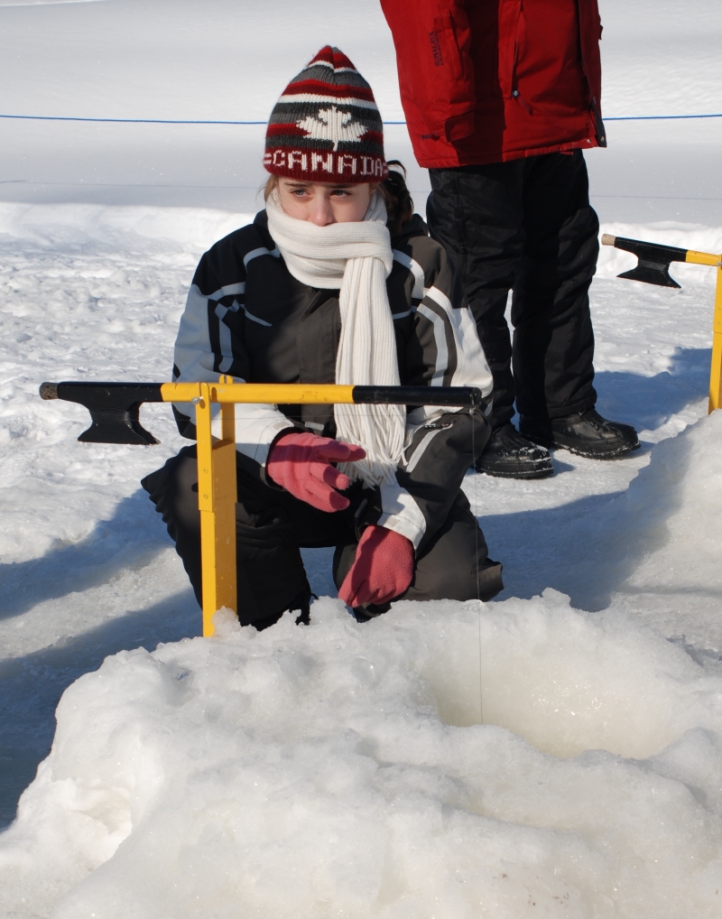 Pêche blanche en famille à la Base de plein air de Sainte-Foy