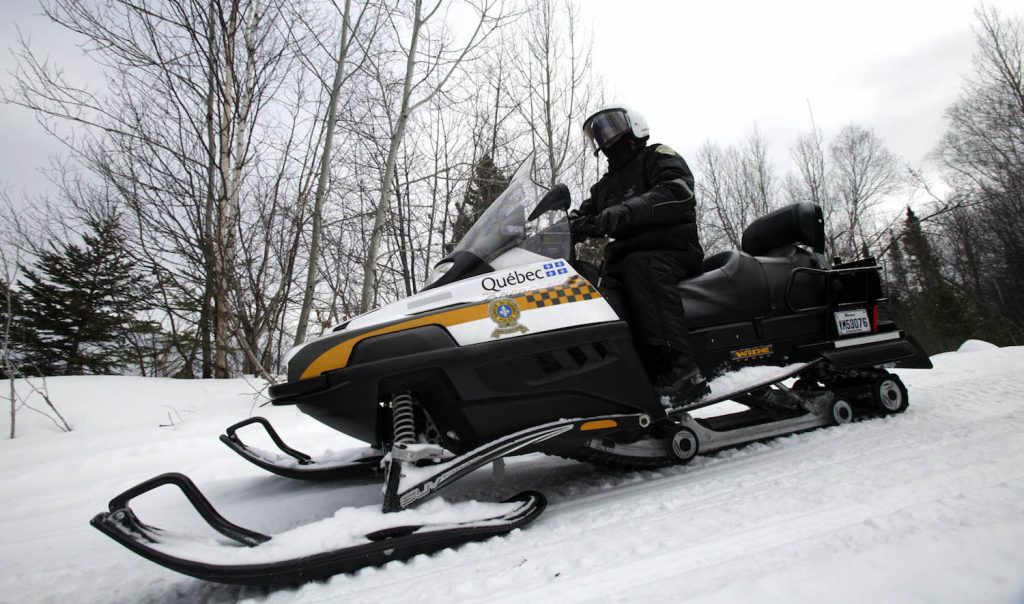 Un homme perd la vie lors d'une randonnée de motoneige en Gaspésie