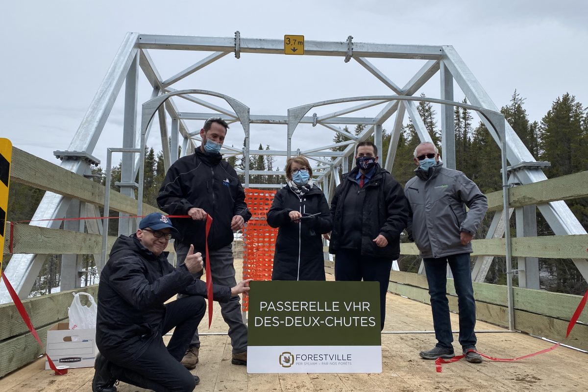 Haute-Côte-Nord: une importante passerelle pour véhicules hors route inaugurée